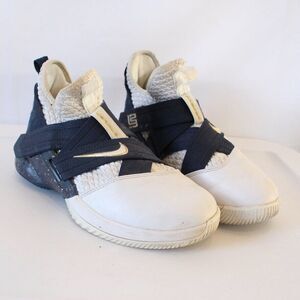 Nike Lebron James Soldier 12 Kids Youth Boys Size 5Y Zoom Sneakers Shoes Mid Top
